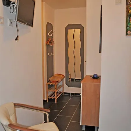 Appartement Und Ferienzimmer W Wesenberg